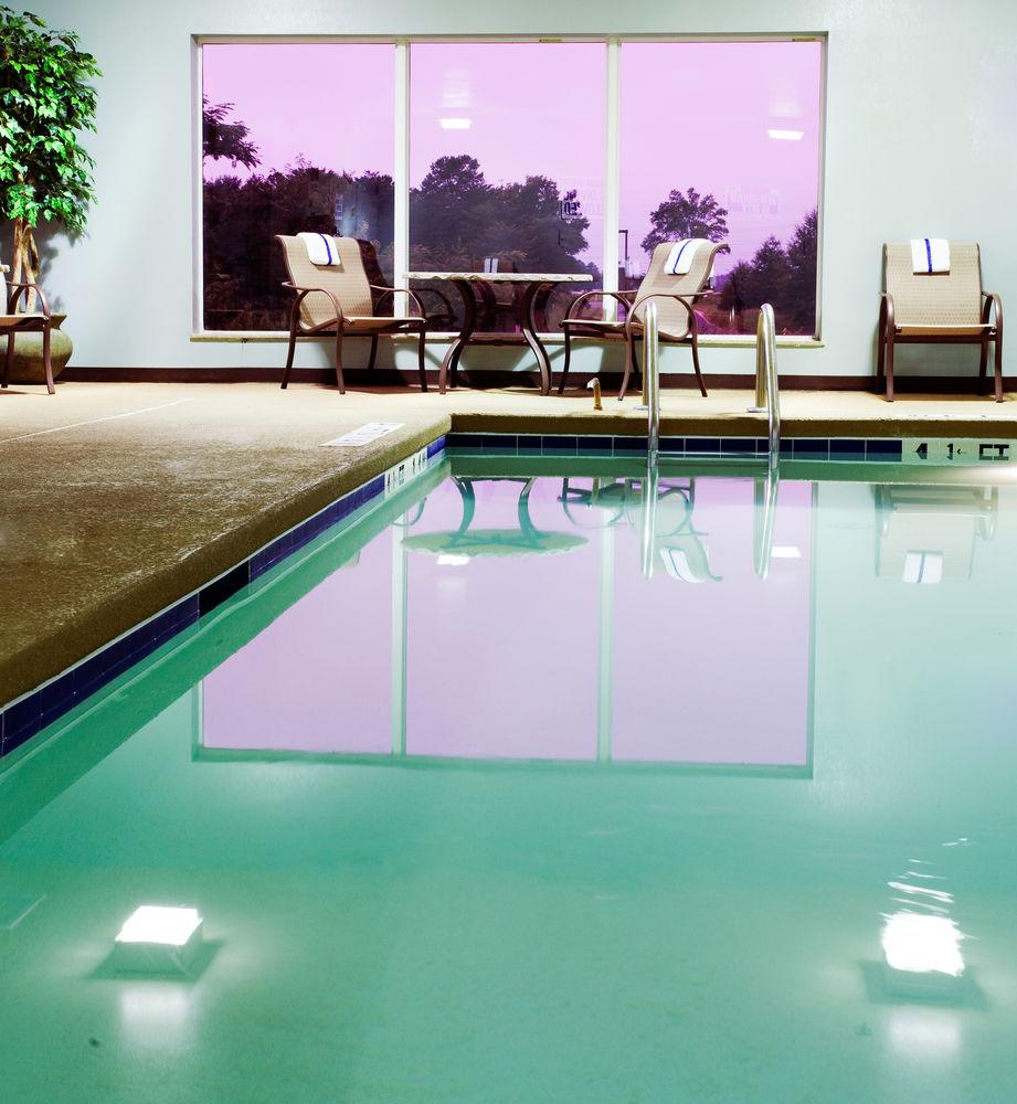Holiday Inn Express Arrowood By Ihg Charlotte Exterior foto