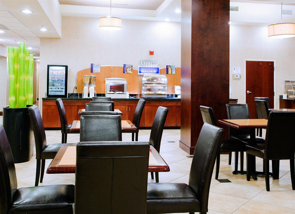 Holiday Inn Express Arrowood By Ihg Charlotte Restaurante foto