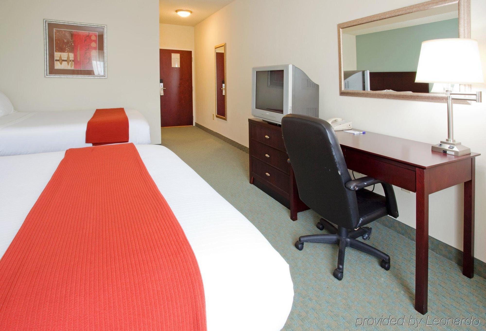Holiday Inn Express Arrowood By Ihg Charlotte Exterior foto