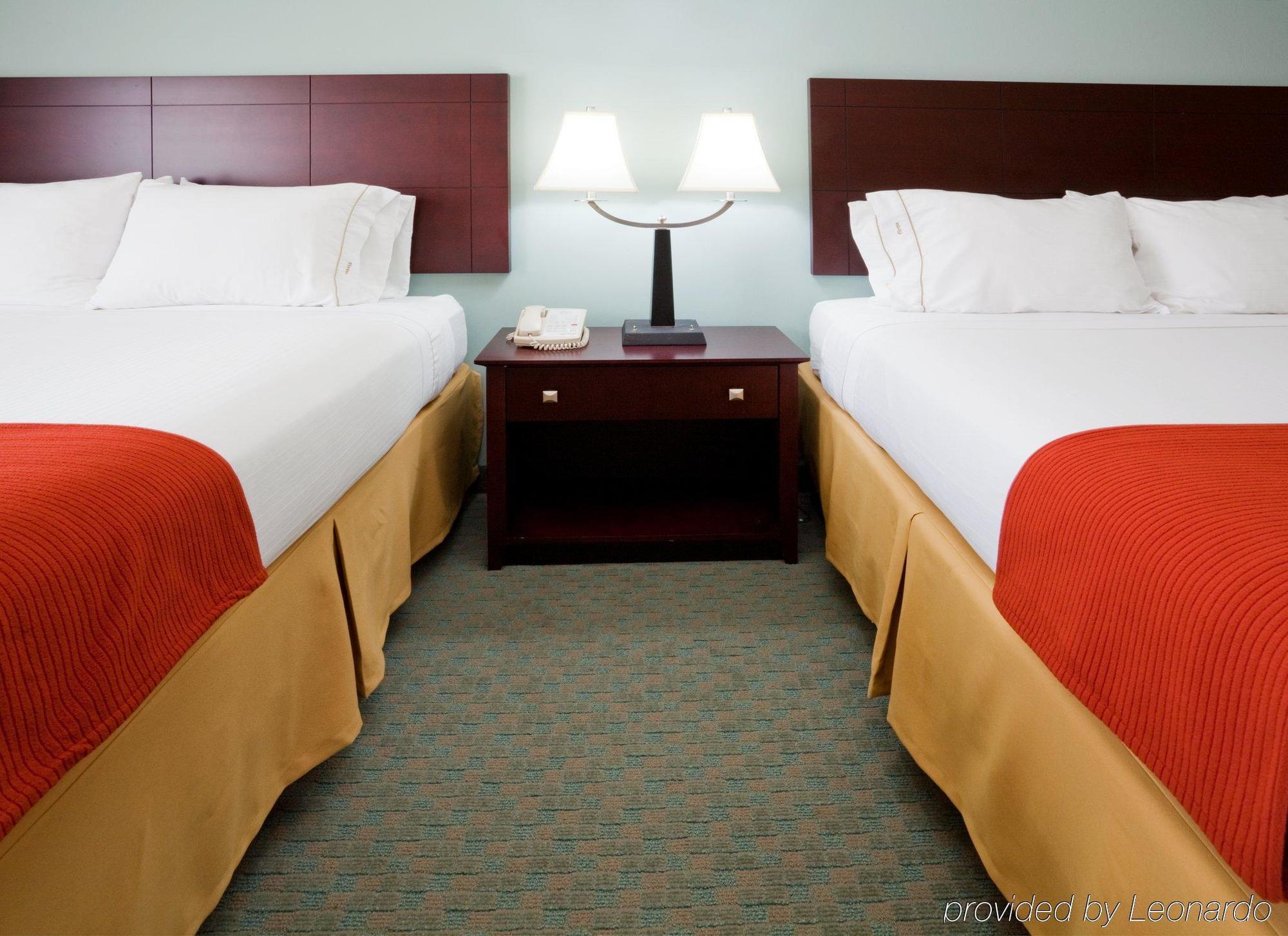 Holiday Inn Express Arrowood By Ihg Charlotte Exterior foto