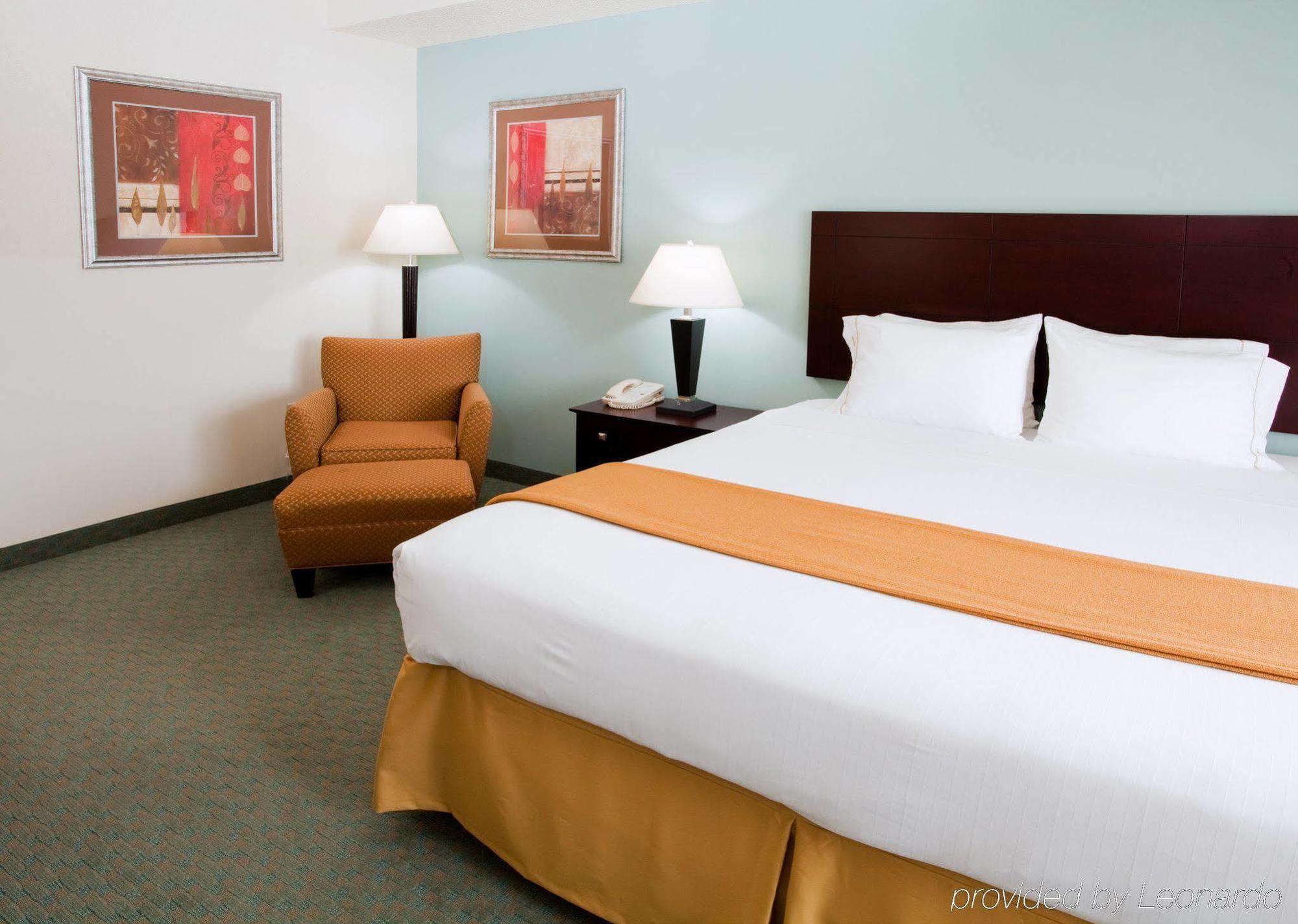 Holiday Inn Express Arrowood By Ihg Charlotte Exterior foto